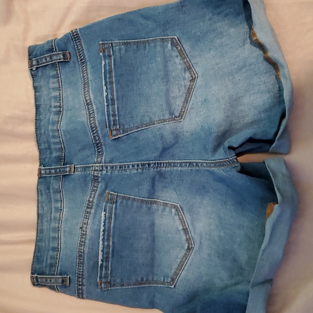 Shorts - Picture 2 of 3